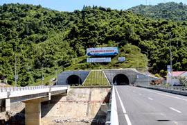 Không thể dùng tiền thuế của dân… mua lại các BOT thua lỗ!