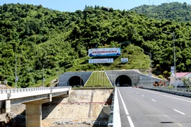 Không thể dùng tiền thuế của dân… mua lại các BOT thua lỗ!