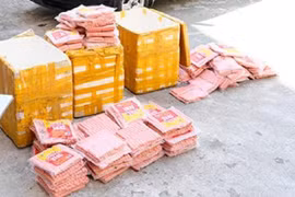 Chở 2 tạ xúc xích không rõ nguồn gốc từ Hà Nội đi Quảng Ninh 