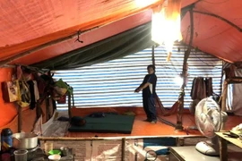 Cùng 'quan hệ' với thiếu nữ 14 tuổi, hai cha con ở Bình Dương bị công an bắt 