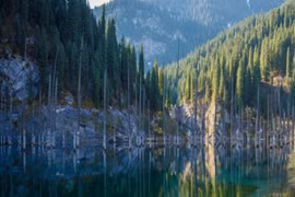 Hồ nước với tên gọi đáng sợ nhưng mang vẻ đẹp siêu thực