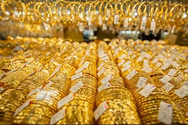 Giá vàng hôm nay 11/4: USD tăng giá, vàng lao dốc