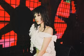 Hiền Hồ gây tranh cãi khi ra MV hậu rao bán xe