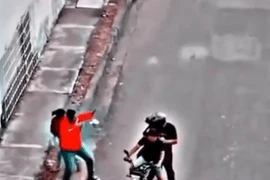 Gặp cướp, thanh niên bỏ mặc bạn gái chạy trước 