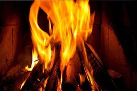 Tại sao người xưa không dám tự đốt lửa trong cung điện? 