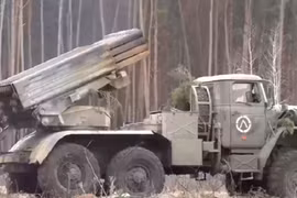 Video: Nga tác chiến với cặp "song sát" pháo Grad và Msta-S ở Ukraine