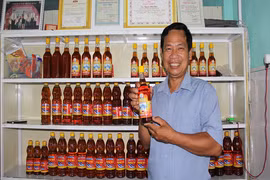 Vợ chồng nông dân Quảng Trị thu nhập hơn nửa tỷ nhờ làm nước mắm