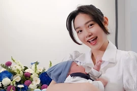 Minh Hằng tổ chức tiệc đầy tháng cho quý tử