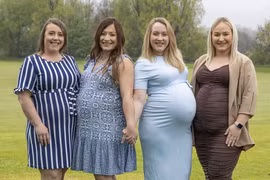 4 chị em ruột không hẹn mà cùng mang bầu gây sốt mạng