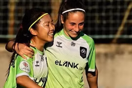 Huỳnh Như: Cầu thủ Việt Nam đủ sức chơi bóng ở châu Âu