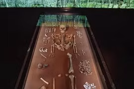 Manh mối mộ chôn pháp sư và đứa trẻ sơ sinh 9.000 năm trước