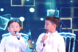 Cận cảnh hai con trai đáng yêu của Thanh Bùi trên sân khấu