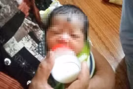 Bé gái bị bỏ rơi trong sân chùa với lời nhắn nhờ giúp đỡ