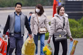 Nguời dân thập phương về Đền Hùng dâng lễ đầu năm