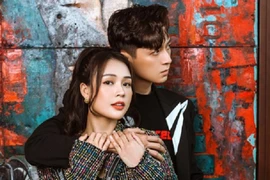 Sam lên chức, Ngô Kiến Huy được fan nhắc khéo lời hứa "10 chỉ vàng"