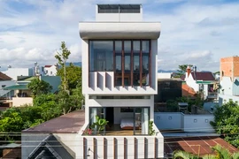 Mê mẩn mẫu nhà mang cả bầu trời vào không gian 