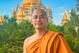 MC Phan Anh xuống tóc xuất gia gieo duyên