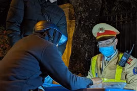 Nhậu đón Noel sớm, tài xế mất cả thưởng Tết vì dính nồng độ cồn