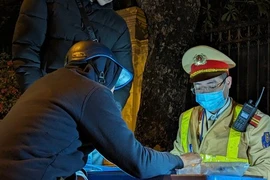 Nhậu đón Noel sớm, tài xế mất cả thưởng Tết vì dính nồng độ cồn