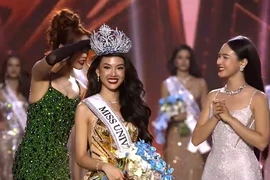 4 hoa hậu vướng ồn ào đi bar, hút “bóng cười“