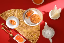 Quà biếu tặng nhà giàu: Bánh trung thu nhân yến sào, vi cá 