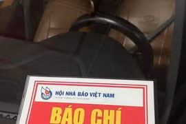 Hội Nhà báo đề nghị CA xử lý xe gắn phù hiệu báo chí 