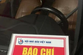 Hội Nhà báo đề nghị CA xử lý xe gắn phù hiệu báo chí 