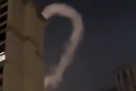 Video: Phát hiện “đám mây khổng lồ” bí ẩn trôi trên không trung