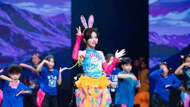 Ca sĩ nhí Nguyễn Ngọc Kim Cương được vinh danh ở Vietnam Iconic Awards 2026