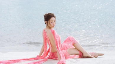 Lý Nhã Kỳ đẹp gợi cảm ở Hạ Long