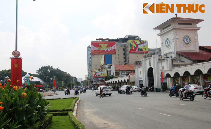 Trong buổi sáng ngày 14/10, sau phần nghi thức khai mạc, Đại hội ĐBĐB TP HCM sẽ nghe báo cáo của Thành uỷ khoá IX về các văn kiện trình ĐH X Đảng bộ Thành phố, phát biểu chỉ đạo Đại hội.