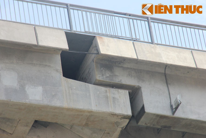 Đây là vị trí được cho là khe hở gần 1m trên cầu dây văng lớn nhất TP HCM (phía bờ quận 2)...và sự việc đã khiến dư luận hoang mang.