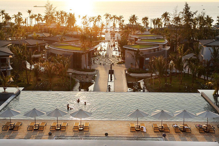 4. Khu tổ hợp du lịch Sonasea Villas and Resort Dự án Khu tổ hợp du lịch Sonasea Villas and Resort (bãi Trường, Xã Dương Tơ, huyện Phú Quốc, tỉnh Kiên Giang) do Công ty CP Tập đoàn CEO làm chủ đầu tư. Ảnh phối cảnh dự án: trangbatdongsan247.com.