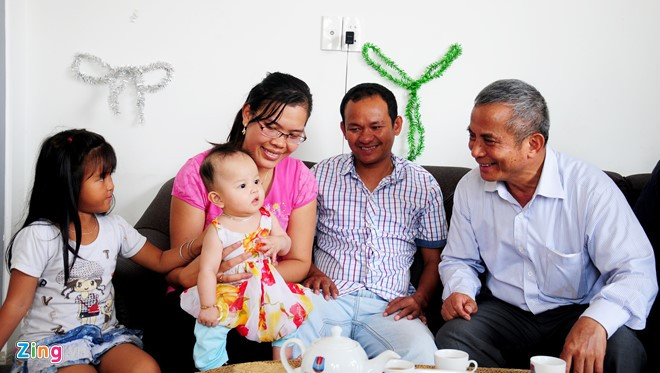 Ông Đặng Ngọc Tùng thăm hỏi vợ chồng chị Trần Thị Thủy (con gái liệt sĩ Gạc Ma Trần Văn Phương, ngụ huyện Cam Lâm) ngày 13/3. Ngày 14/3/1988, khi các tàu vận tải cùng bộ đội Việt Nam đang thực hiện nhiệm vụ bảo vệ đảo Cô Lin, Gạc Ma và Len Đao thì nhiều tàu chiến Trung Quốc ngang ngược lao đến dùng pháo lớn bắn vào các tàu HQ-604 (đảo Gạc Ma), HQ-605 (đảo Len Đao) và HQ-505 (đảo Cô Lin). Quân Trung Quốc sau đó đổ bộ lên đảo Gạc Ma nhổ cờ Việt Nam, nổ súng vào bộ đội. 64 chiến sĩ quân đội nhân dân Việt Nam đã hy sinh. Dù bị trúng đạn nhưng thiếu úy Trần Văn Phương vẫn hiên ngang giữ cờ Tổ quốc và hô vang: "Thà hy sinh chứ không chịu mất đảo..".
