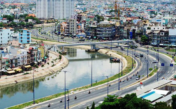 Hiện ở TP HCM có tuyến đại lộ dọc bờ kênh tuyệt đẹp được vinh dự mang tên Võ Văn Kiệt.