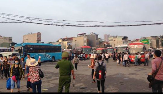 Tại Giáp Bát không có cảnh phải chen lấn nhau.