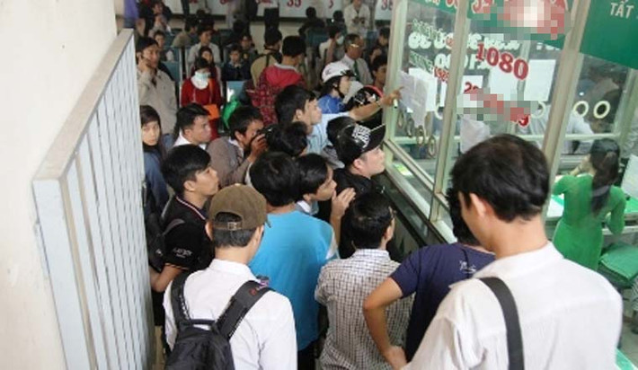 Các bến xe, nhà ga ở TP.HCM đông kín người trong những ngày cận Tết Mậu Tuất.