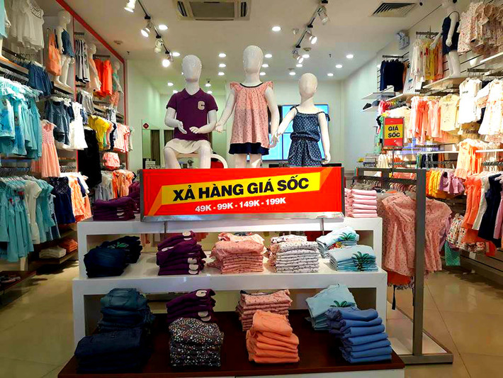 Kèm đó là chương trình "Xả hàng giá sốc" từ 49K - 99K - 149K - 199K.