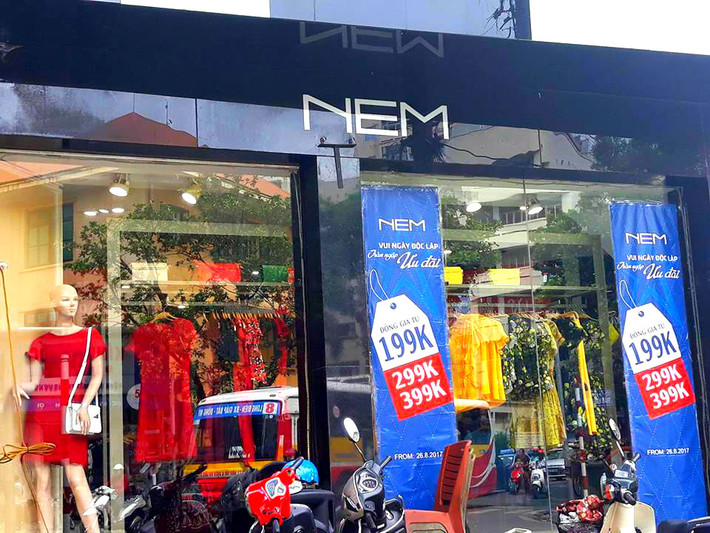 Thương hiệu thời trang NEM giảm giá nhiều mặt hàng tới 50%, mua 3 tặng 1.