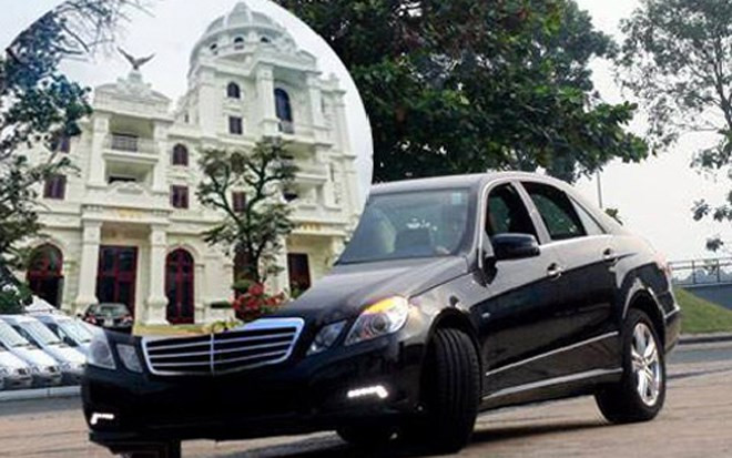 Chủ nhân của tòa biệt thự còn tậu cả xe siêu sang.
