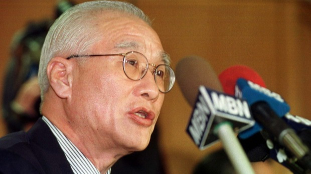 Còn nhớ năm 20005, ông Kim Woo-Choong, cựu chủ tịch tập đoàn Daewoo bị bắt vì tội gian lận tài chính, biển thủ công quỹ và nhiều tội danh khác.