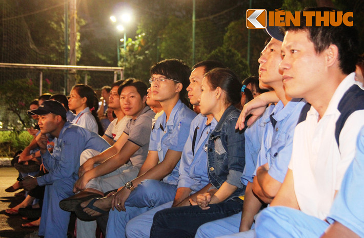 Ngoài địa điểm nói trên, các điểm còn lại làTrung tâm Sinh hoạt CN KCX Tân Thuận (quận 7, TP HCM); Nhà Văn hóa Lao động quận Tân Phú (KCN Tân Bình)...hàng chục nghìn công nhân làm việc tại KCX Tân Thuận và KCN Hiệp Phước, KCN Vĩnh Lộc, KCN Tân Tạo...cũng hớn hở đến nhận tấm vé nghĩa tình. Nhiều công nhân không dấu được niềm vui mừng, sự xúc động khi nhận được sự quan tâm, chia sẻ của lãnh đạo TP HCM.