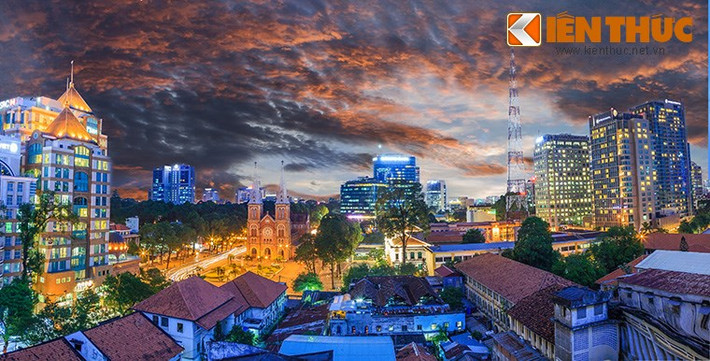 Khu trung tâm thành phố, mặt trước nhà thờ Đức Bà, đài truyền hình TP HCM, trường Đại học Khoa học xã hội và Nhân Văn TP HCM, Thảo Cầm Viên.