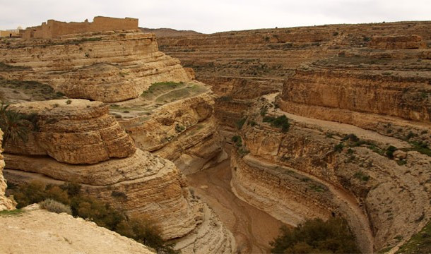 Hẻm Mides (Tunisia) trải rộng khoảng 5000 km vuông. Mides từng xuất hiện trong bộ phim The English Patient.