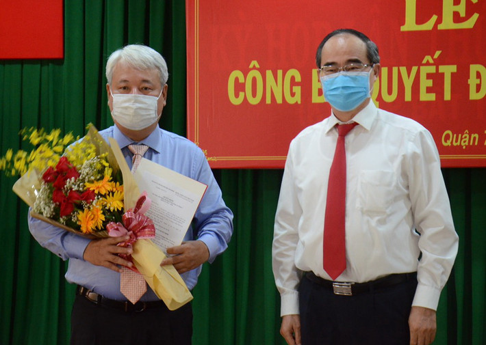 Ông Võ Khắc Thái - Bí thư Quận ủy Quận 7. Ông Thái sinh năm 1967. Trình độ Cử nhân hành chính, Cao cấp lý luận chính trị.