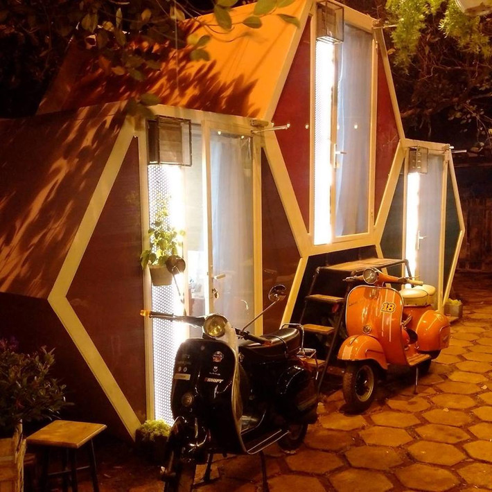Khu Beezone thiết kế cũng khá đơn giản nhưng dễ thương và rất nhiều cảnh đẹp để bạn có thể chụp ảnh "sống ảo". Ngoài khu nhà nghỉ, Beezone còn thiết kế một khu súng sơn, ở đây có rất nhiều bạn trẻ trong "Paintball Club Buôn Mê Thuột" tham gia nên lúc nào cũng vui nhộn. Ảnh: Huu Bui.