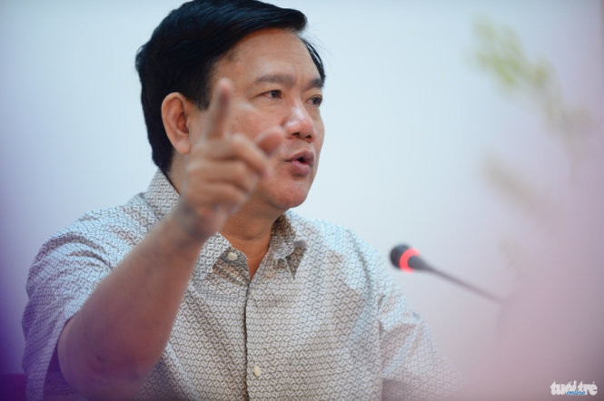 7. Không có số TGĐ Vinamilk sao bán sữa? "Không có số TGĐ Vinamilk sao bán sữa?" là câu hỏi được đưa ra như một bài kiểm tra nhanh, được ông Đinh La Thăng nói trong cuộc làm việc tại Củ Chi sáng 18/2, khi lãnh đạo huyện Củ Chi trình bày rằng sữa từ đàn bò của bà con nông dân Củ Chi bán không được. Đàn bò sữa gần 40 ngàn con, dân đã bán mười mấy ngàn con.