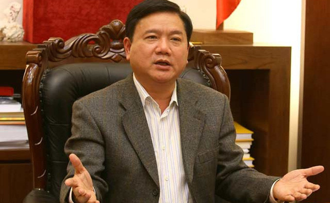 2. Tôi vẫn còn món nợ chưa trả được với dân Sau khi được Bộ Chính trị phân công giữ trọng trách Bí thư Thành ủy TP HCM, rời Bộ Giao thông vận tải, ông Đinh La Thăng cho biết: "Tôi chịu trách nhiệm hoàn toàn về công tác quản lý nhà nước, đầu tư phát triển trên tất cả các lĩnh vực Giao thông Vận tải. Về hệ thống đường sắt tốc độ cao Bắc - Nam, mặc dù tôi không thể tự ý đưa ra quyết định, nhưng tôi luôn coi đó là món nợ mình chưa trả được cho người dân".