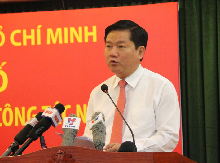 4. Ngưng chúc tụng đầu năm, tập trung vào việc "Các đơn vị, địa phương chấm dứt các hoạt động chúc tụng đầu năm, tập trung ngay vào công việc không được để người dân, doanh nghiệp chờ đợi" - Bí thư Thành ủy TP HCM Đinh La Thăng nói tại cuộc họp về công tác chăm lo Tết Bính Thân ngày 15/2.