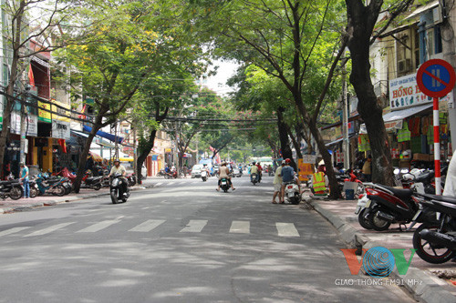 Khu đất thứ ba là 3 quỹ đất do nhà đầu tư đề nghị bổ sung để đảm bảo cân đối giá trị dự án BT và giá trị quỹ đất đối ứng, gồm: Dự án Ao Cây Dừa (diện tích đất khoảng 0,52 ha); Dự án Khu sinh thái Vĩnh Hưng (diện tích đất khoảng 11,9 ha); Dự án khu chức năng đô thị Vĩnh Hưng - Thanh Trì (diện tích khoảng 13 ha). Ảnh: VOV.